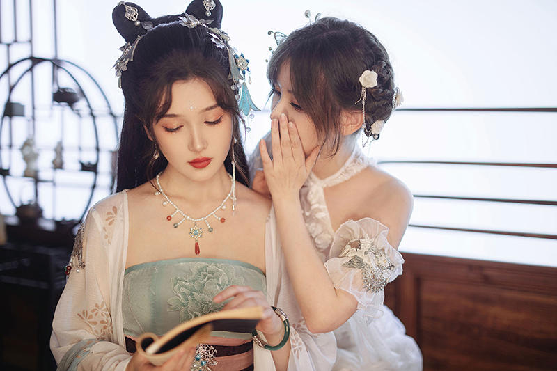 两位古装美人闺阁煮茶小聚古风写真